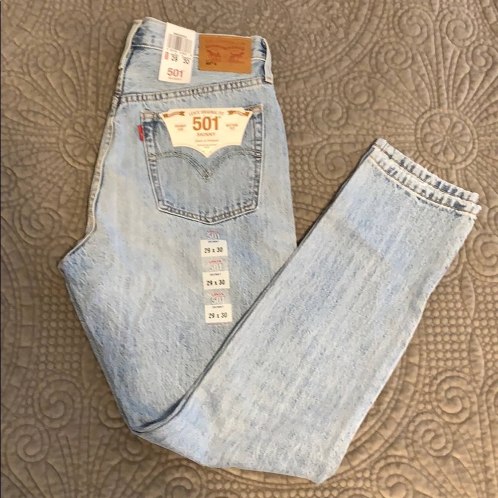 Levi’s 501 Skinny Jeans. NWT. Lightly distressed.